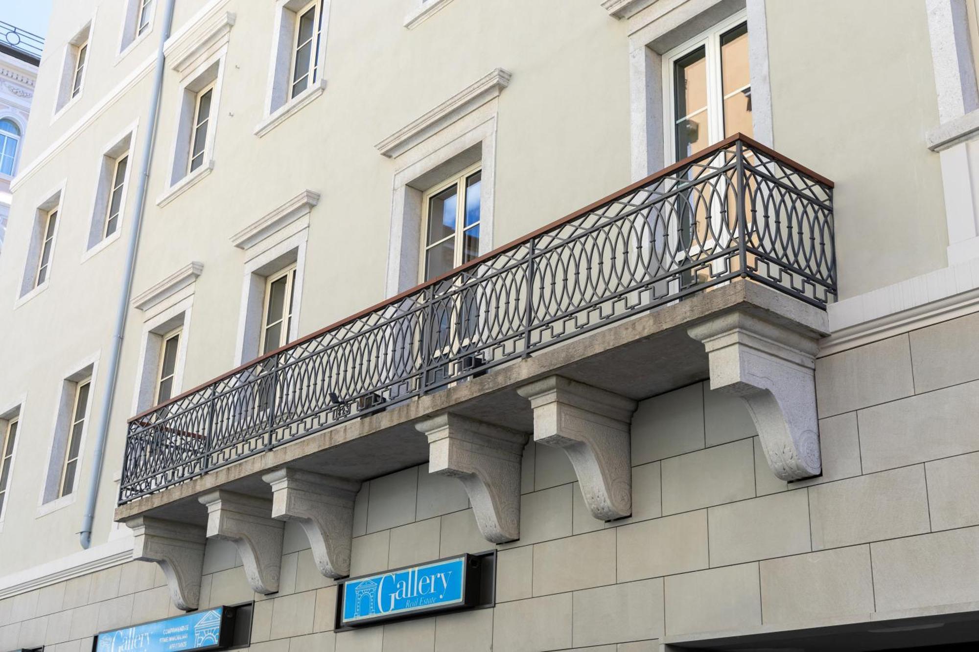 Teatro Romano Exclusive Suites Trieste Bagian luar foto