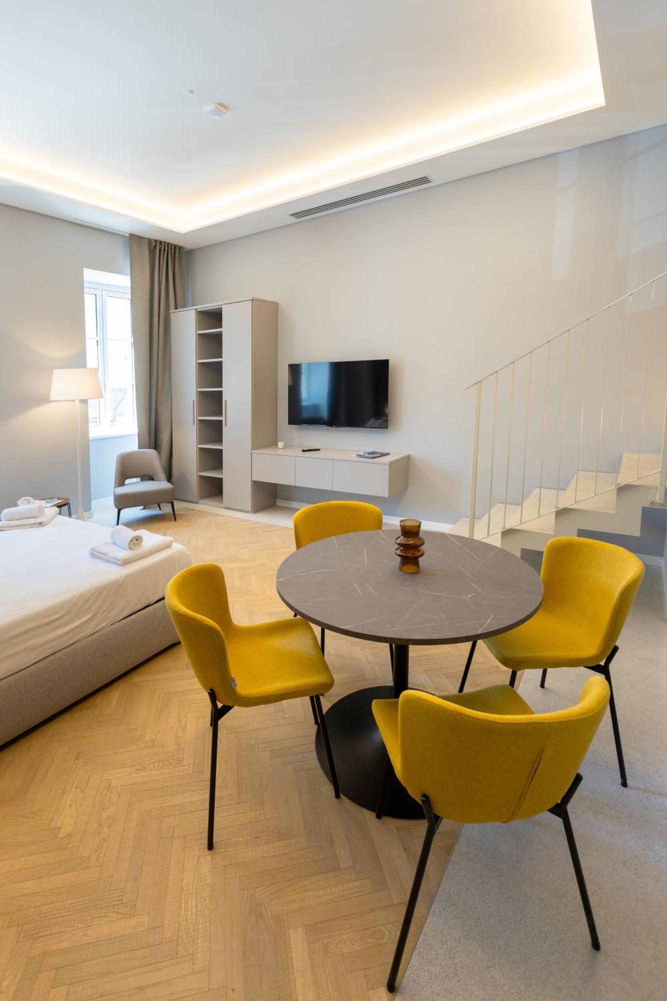 Teatro Romano Exclusive Suites Trieste Bagian luar foto