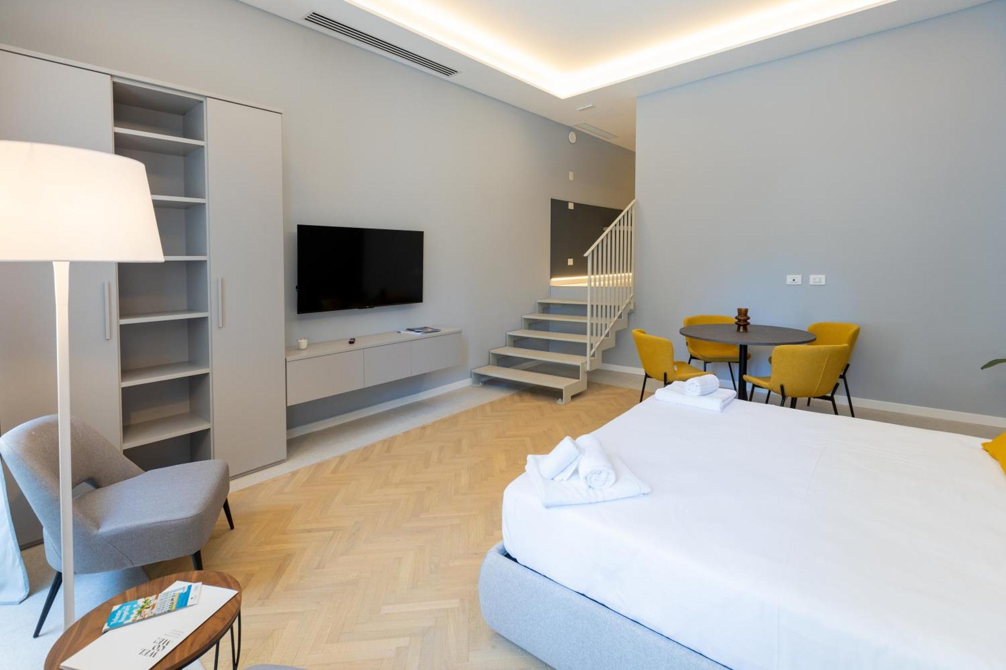 Teatro Romano Exclusive Suites Trieste Bagian luar foto