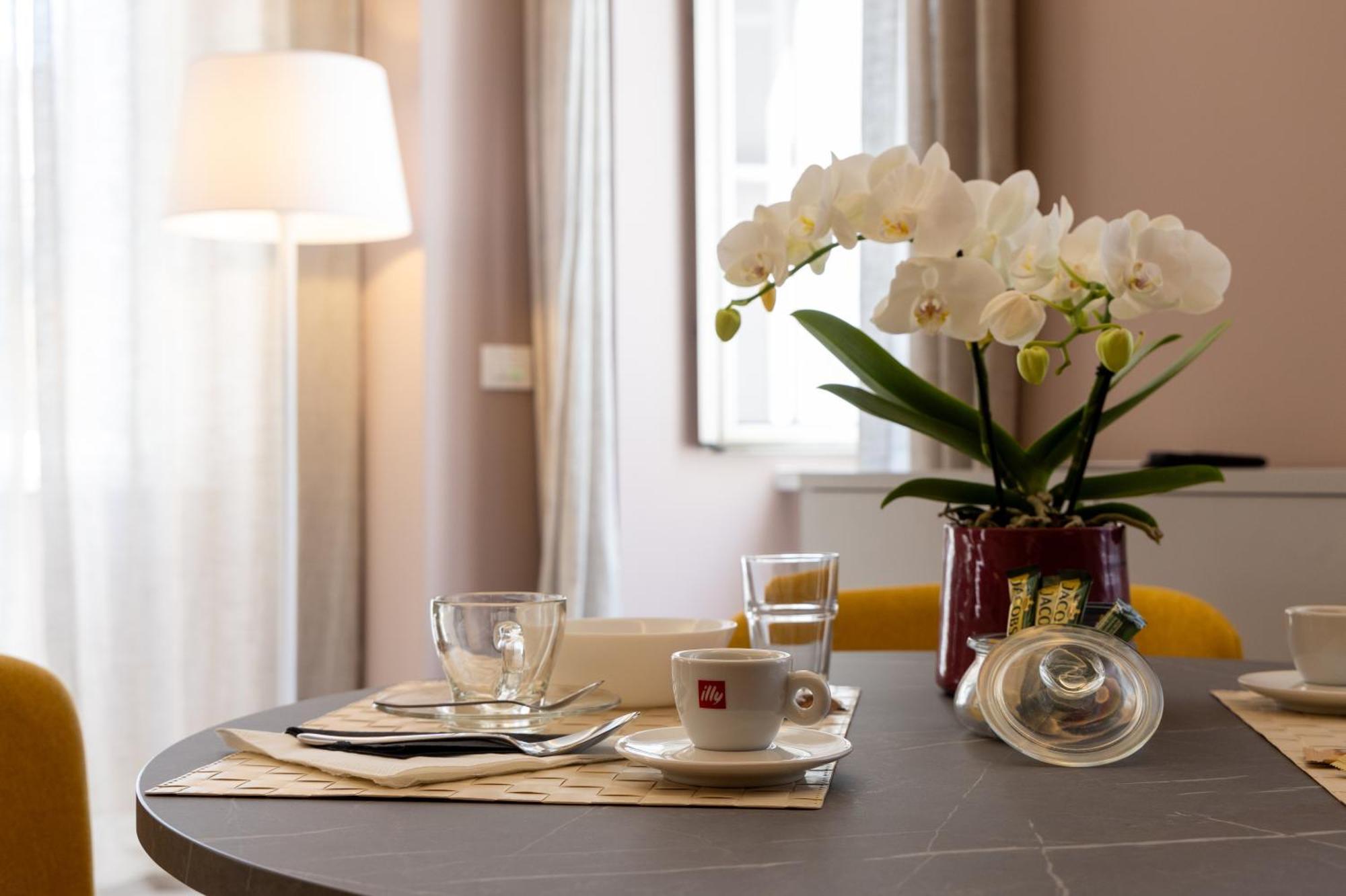 Teatro Romano Exclusive Suites Trieste Bagian luar foto