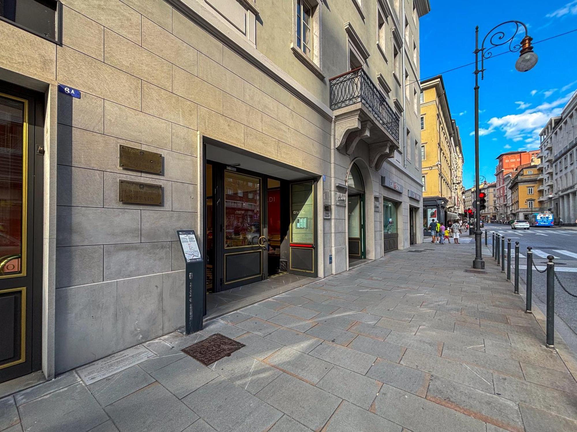 Teatro Romano Exclusive Suites Trieste Bagian luar foto