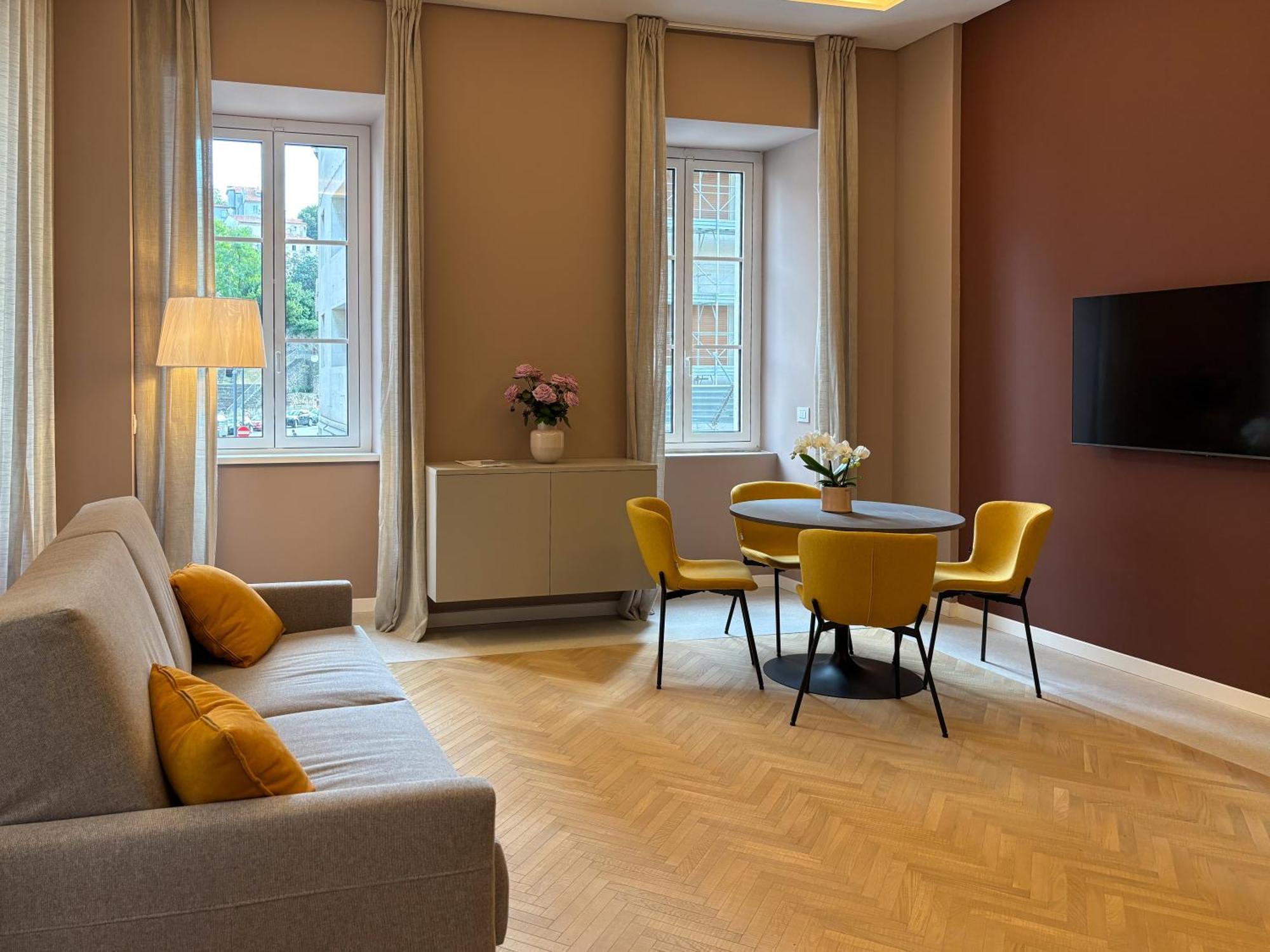 Teatro Romano Exclusive Suites Trieste Bagian luar foto