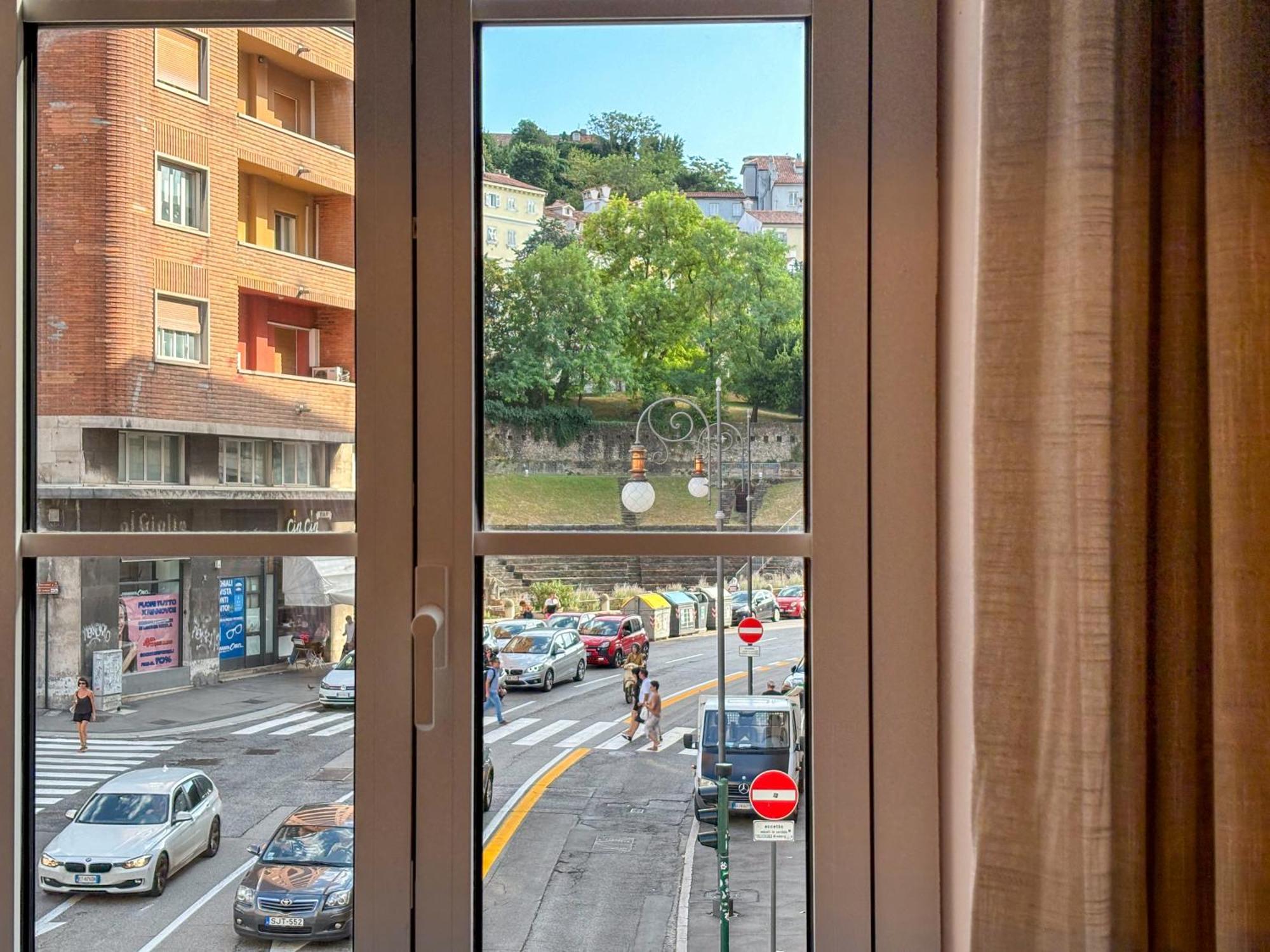 Teatro Romano Exclusive Suites Trieste Bagian luar foto