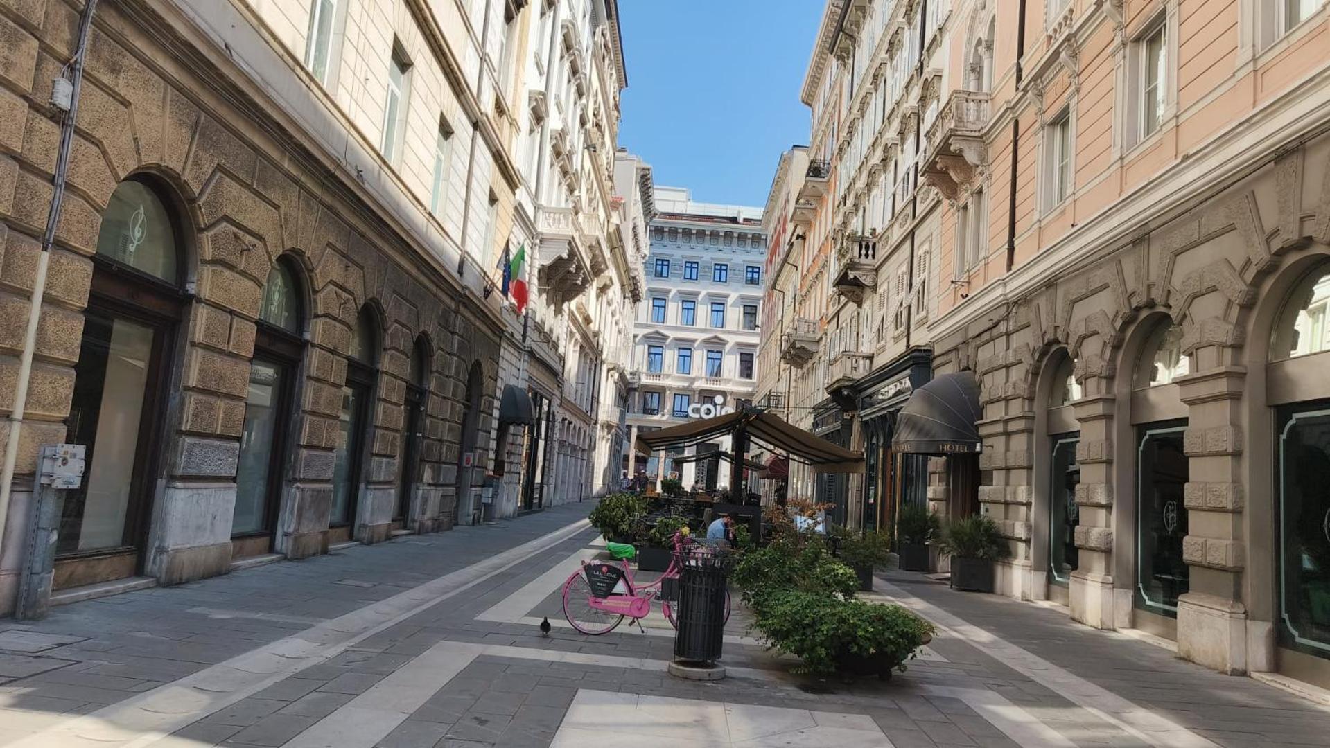 Teatro Romano Exclusive Suites Trieste Bagian luar foto